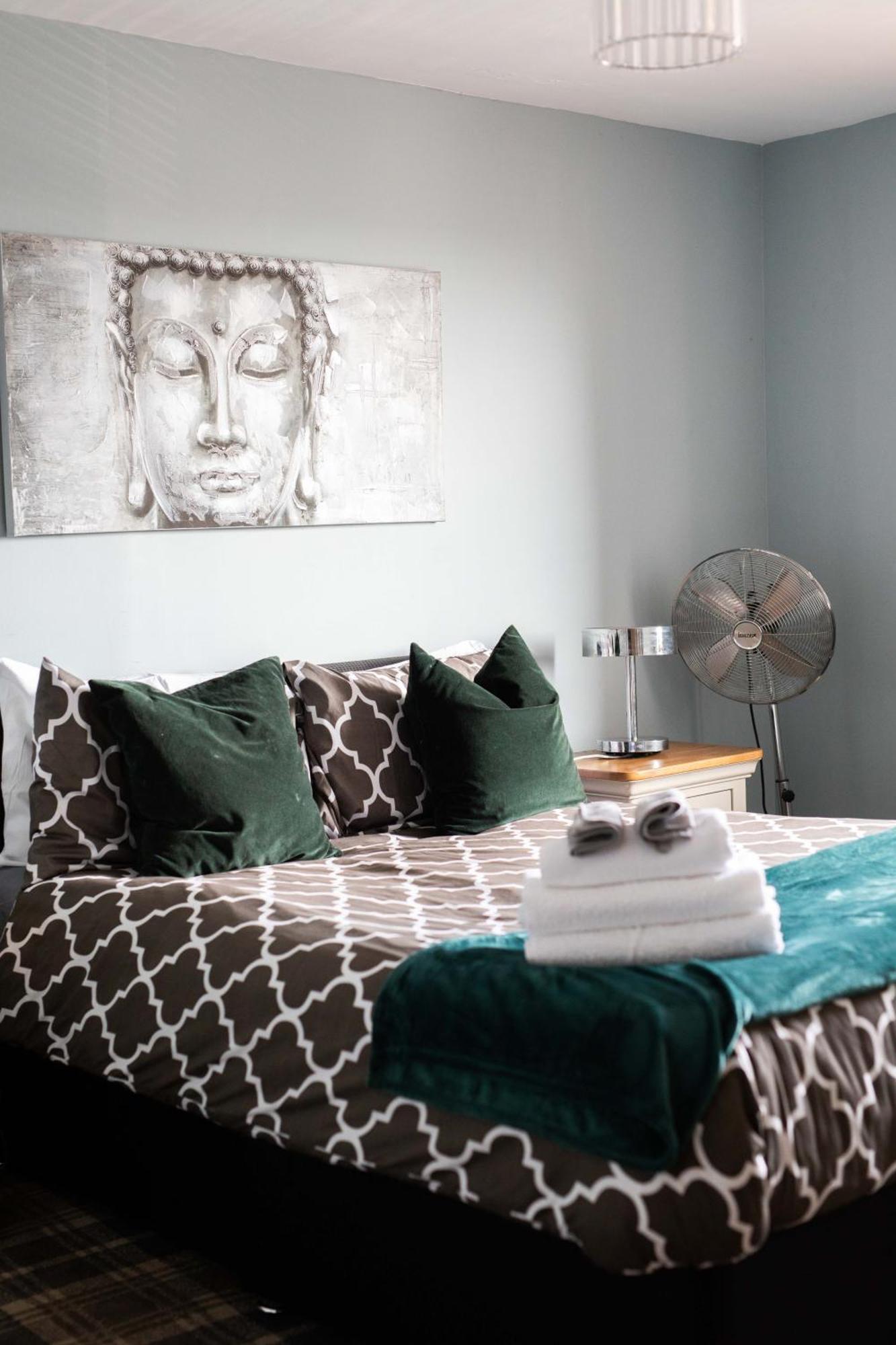 Hall Penthouse Duplex - Incredible Views & Sleeps 8 & Balcony & Very Modern And Spacious Apartment